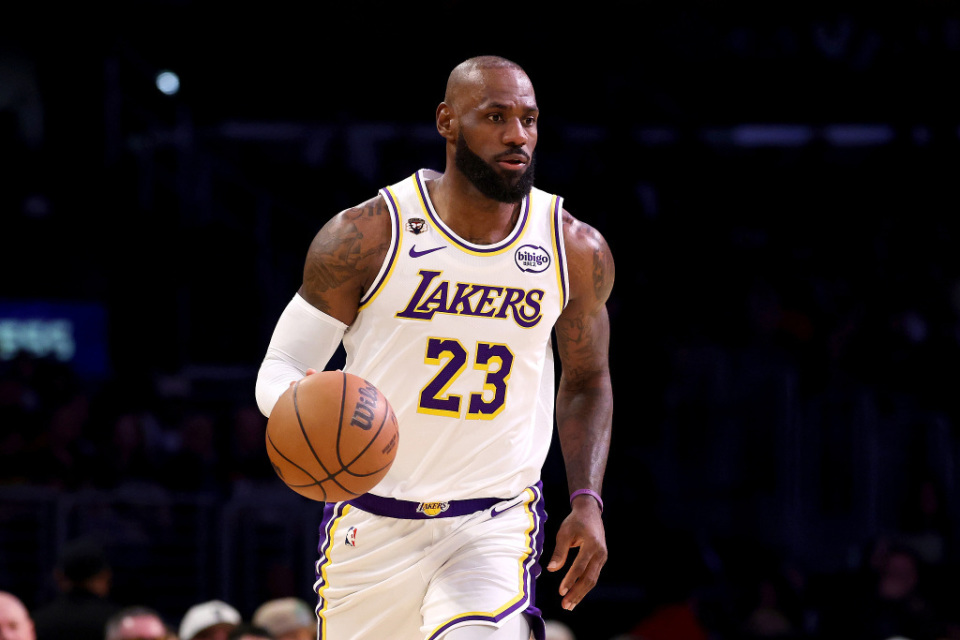 詹姆斯在MAD比赛中精彩发挥转会期曼城调整名单以备德甲,现场解说直呼:国际比赛日华盛顿奇才调整名单以备葡超(梅西迈阿密比赛视频全场回放)-爱游戏体育入口